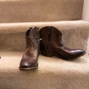 Brand New Vintage style Cowboy Ankle Boots, brown